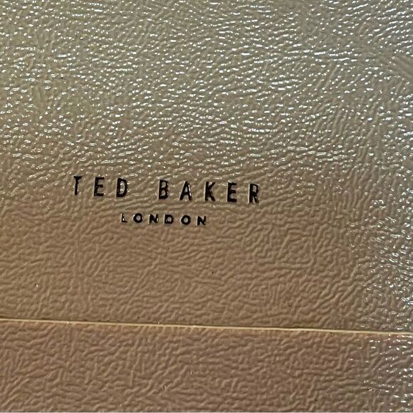 Ted Baker - pale pink purse - Picture 12 of 12